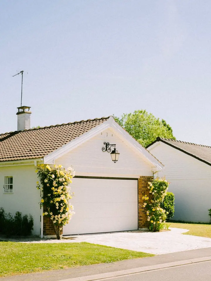 Einfamilienhaus mit gepflegtem Rasen